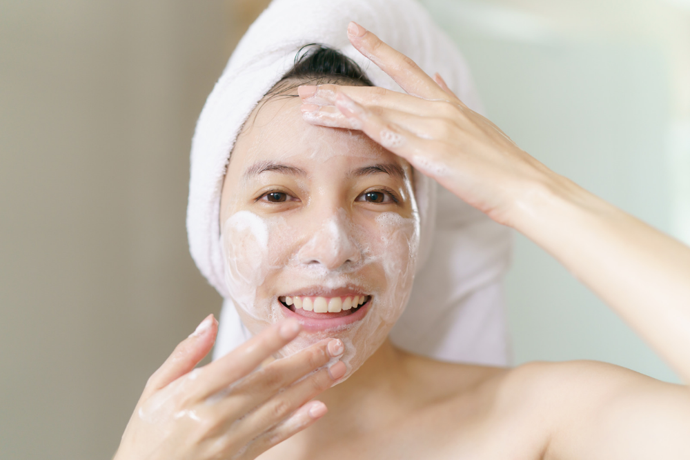 Cleanser removes impurities and excess oil that can clog pores and make skin look dull. 